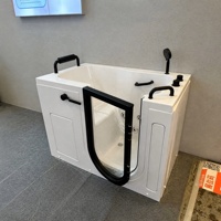 Baignoire de massage rectangulaire moderne en acrylique pour personnes âgées et handicapées, avec robinetterie noire, autoportante, pour appartement, norme CE européenne