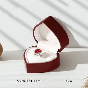 Boîte à bague de fiançailles en cuir de luxe haut de gamme, boîte de rangement en forme de cœur, boîte à bijoux en cuir PU - Product Image 1