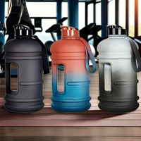 Bouteille d'eau sport 2,2 L (demi-gallon) en PC pour salle de sport et extérieur avec paille, poignée noire mate, isolation thermique, sans BPA, anti-fuite