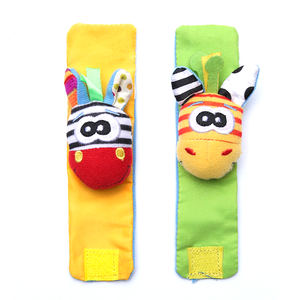 Ensemble <span class=keywords><strong>de</strong></span> hochets musicaux doux pour bébé avec design animal - Jouet couineur pour nouveau-né jusqu'à <span class=keywords><strong>4</strong></span> ans - <span class=keywords><strong>Cadeau</strong></span> - Product Image 4