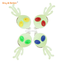 Porte-clés alien lumineux jouets Mini sac à dos Clip fête d'anniversaire cadeaux pour garçons filles étudiants fournitures de fête