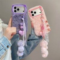 Coque de téléphone Kawaii en dentelle duveteuse avec pendentif cœur et lanière de poignet à pompons pour iPhone 18 Pro Max, 17, 16, 15