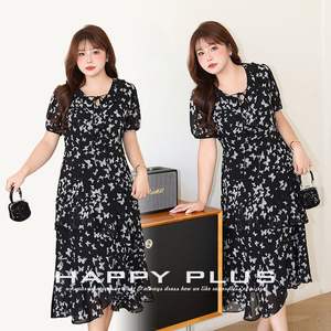 ชุดเดรสคอวีพิมพ์ลายผีเสื้อสีดำพร้อมระบายเอวเข้ารูปลำลองสวมใส่ได้ทุกวันสำหรับผู้หญิง - Product Image 2