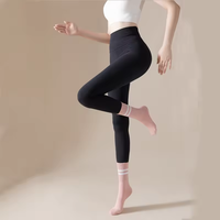 Chaussettes personnalisées Chaussettes de Pilates pour femmes Chaussettes de yoga antidérapantes serrées à 5 orteils et sans orteils Tnkle Grip