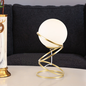 โคมไฟตั้งโต๊ะกระจกลอยได้แบบใหม่ไม่มีขั้นต่ำโคมไฟข้างเตียงโลหะสำหรับห้องนั่งเล่นสำนักงานอ่านหนังสือ - Product Image 4