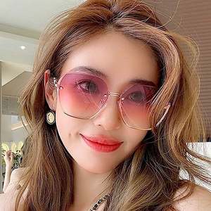 Lunettes de soleil de luxe 2025 sans monture à verres dégradés, style œil de chat surdimensionné pour femme - Product Image 1