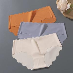 I-0504 Ice Silk sans couture mi-taille slips pour femmes ondulés Sexy slips pour femmes culottes - Product Image 2