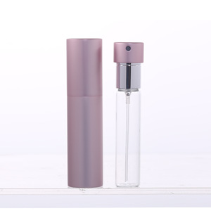 Flacon pulvérisateur buccal sur mesure 8 ml rose en aluminium et plastique, format voyage, distributeur cosmétique rechargeable, rafraîchisseur d'haleine - Product Image 1