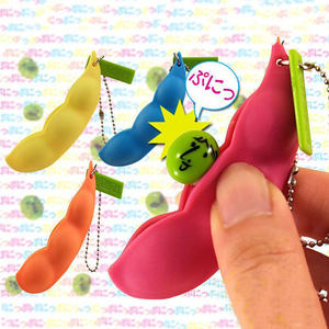 Mainan lucu Pop anti stres, Gantungan Kunci kedelai hijau, mainan kacang Remas Edamame - Product Image 1