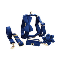 Ensemble de harnais pour chien au design de luxe, laisse, collier, boucle métallique, fabricants de bandanas pour animaux de compagnie, nœud papillon, distributeur de sacs à excréments