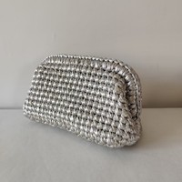 Sac à main de luxe tissé à la main en fil métallique coloré multi-texturé, style urbain minimaliste, en polyester