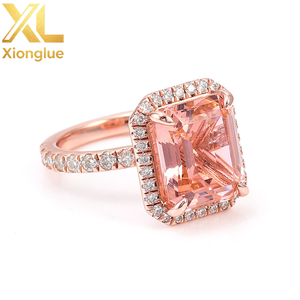 Anillo de Compromiso con Certificado GRC, Anillo de Oro Rosa de 10K con Gema Rosa de 5.5ct Cultivada en Laboratorio, Corte Esmeralda, Joyería para Mujer - Product Image 2