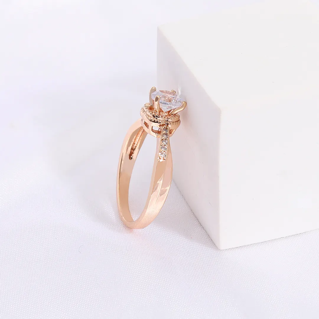 Grosir Mode Cincin Pertunangan Wanita Perhiasan 18K Emas Diaspal Berlian Cincin Pernikahan Set