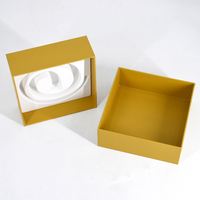 Offre Spéciale boîtes-cadeaux rigides en deux parties de luxe Logo personnalisé Couvercle amovible Gaufrage Stratification mate Emballage en papier de carton de luxe