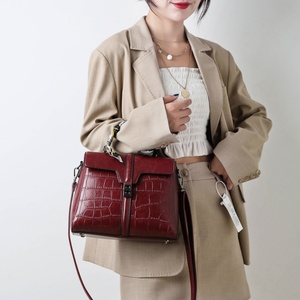 Sac à main de créateur pour femme, sac fourre-tout à bandoulière, pochette zippée, sacoche en cuir PU de qualité supérieure, sac à bandoulière pour femme, vente chaude - Product Image 4