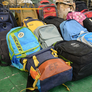 Bolsas usadas de marca en pacas Mochilas escolares Bolsas para niños limpias Mezcla de segunda mano - Product Image 5