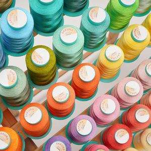 Set di Fili da Ricamo Mini/Piccoli in Poliestere 100% ad Alta Tenacità Sakura |   400+100 Colori |   Colori casuali |   Vestiti per Bambole Lavorati a Maglia - Product Image 2