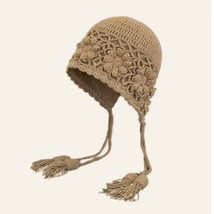 Chapeau à fleurs ajourées tissé à la main pour <span class=keywords><strong>femme</strong></span>, style ethnique, double couche, chaud, tricoté en nylon respirant et imperméable, avec <span class=keywords><strong>pompon</strong></span>, pour l'automne et l'hiver - Product Image 5