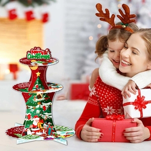 Petit porte-gâteau de Noël de bureau avec décorations de rennes et de Père Noël, parfait pour la présentation de bonbons de fête et la décoration de table - Product Image 4