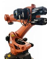 Robot industriel KUKA KR240 R2500 Prime FLR avec une charge utile de 240 kg, une portée de 2500 mm et un moteur pour le soudage automobile et les levages lourds