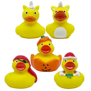 OEM Personalizado Pirata Natal Brinquedo De Plástico Animal Banheira Corrida Chuveiro Assorted Black Print Ducky Bulk Banheira Squeaky <span class=keywords><strong>Bath</strong></span> Rubber Duck - Product Image 1