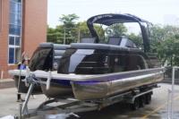 Bateau à ponton sportif en fibre de verre certifié CE de 27 pieds avec lit de soleil arrière pour le travail, les fêtes, le plaisir, les excursions, les croisières, moteur hors-bord