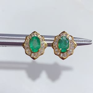 המפעל מייצר עגילי כסף איכותיים ומעוצבים להפליא משובצים ברקים טבעיים. - Product Image 3