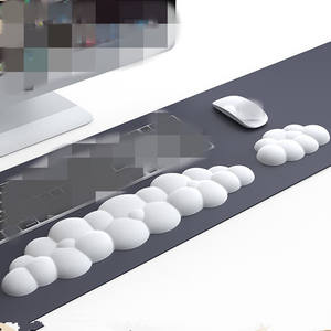 Support de poignet en forme de nuage en gros, matériau souple, mousse à mémoire de forme, base en PU, base antidérapante en caoutchouc, pour clavier et souris de bureau - Product Image 5