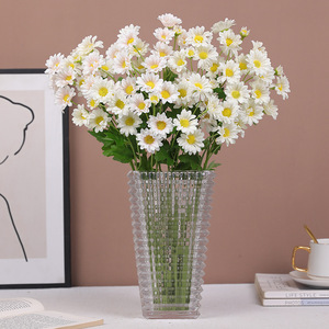 Bouquet de fleurs artificielles en soie, marguerite camomille à 5 têtes sur tige unique, décoration de bureau, haute simulation, style minimaliste - Product Image 1