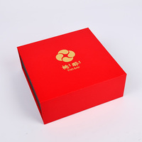 Boîte cadeau en carton imprimé au design unique, style valise, gaufrage, recyclable, toucher doux, fermeture magnétique pliable, poignée rouge