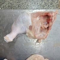 Cuisses de poulet fraîches congelées, avec os, halal, saveur et texture excellentes, durée de conservation de 24 mois, origine pour restaurant et usage domestique