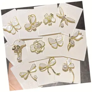 Accesorios para traje de camisa para mujer, joyería de moda, broche de mariposa, flor, alfileres chapados en oro de 18k, broche de concha de perla blanca para madre de mujer