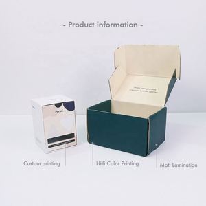 Boîtes de courrier ondulées pour vêtements, emballage avec ruban noir, une boite A4 et un carton rouge or, papier de marque avant - Product Image 6