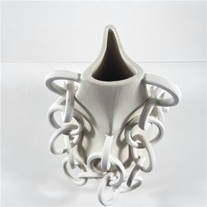 Jarrón de Cerámica de Diseño Abstracto Moderno con Intrincado Patrón de Cadena, Esmalte Mate, Elegante para Decoración de Mesa - Product Image 5
