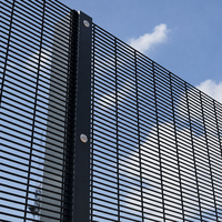 Panneaux de clôture en fil de fer soudé 3D, revêtement poudré noir, calibre 8, maille en acier à pliage en V pour projets de sécurité commerciaux et industriels