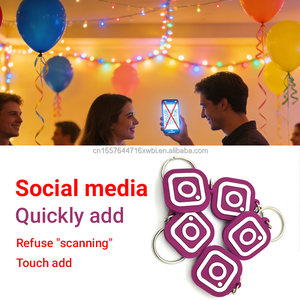 سلسلة مفاتيح سيليكون بتقنية NFC للتحكم في الدخول، تردد 13.56 ميجاهرتز، شريحة Ntag213، مفتاح RFID سيليكون صديق للبيئة ومقاوم للماء، علامة وسائط اجتماعية ثلاثية الأبعاد ناعمة - Product Image 3