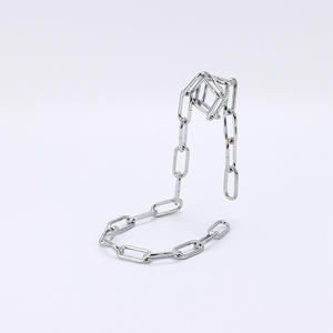 Chaîne en métal suspendue moderne Porte-vin Décoration de cuisine Étagère pour bouteilles de vin Bar Ktv Chaîne suspendue Câble Présentoir à vin - Product Image 6