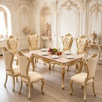 Ensemble de salle à manger rectangulaire de luxe en bois massif sculpté doré de style européen avec plateau en marbre naturel et chaises en cuir PU beige pour villa, maison, hôtel