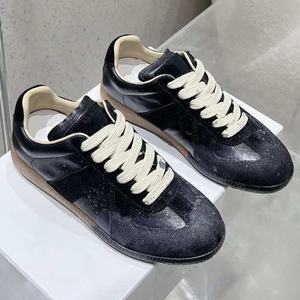 Chaussures plates décontractées pour femmes, modèle dernier cri, sur mesure, dorées, simples mais polyvalentes, souples et antidérapantes. - Product Image 2