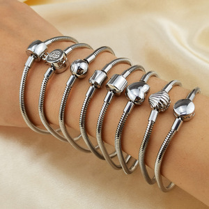กำไลข้อมือปรับขนาดได้ |   สร้อยข้อมือสแตนเลสสตีลเคลือบ PVD 18K รูปหัวใจพร้อมหัวเข็มขัดทรงกลมสำหรับผู้หญิง เครื่องประดับ - Product Image 3