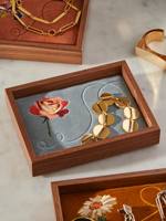 Boîte à bijoux de luxe en tissu brodé, plateaux de présentation de bracelets haut de gamme, emballage décoratif, boîte de rangement en velours, coffret cadeau en bois pour montres