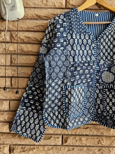 Veste en coton style bohème à col en V, veste patchwork, veste florale réversible, veste vintage faite à la main pour femmes, manteau d'hiver - Product Image 5