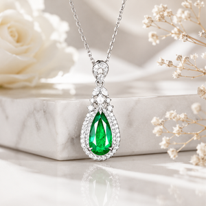 Collana con Pendente in Gemma Verde, Design a Goccia, Catena Placcata in Rodio, Gioielli per Donne, Regalo per Matrimoni e Feste - Product Image 2