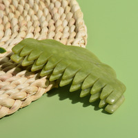 Vente en gros Peigne de jade Xiuyan Massage de la tête et du corps Peignes à cheveux Gua Sha Jade pour femmes Massage du cuir chevelu