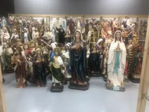 Groothandel mallen hars ornamenten heilige familie muur kruis jesus beeldje souvenir katholieke religieuze beelden items