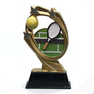 Trophée en résine gravé à la main, durable et personnalisé, pour les récompenses des concours de connaissances des étudiants - Product Image 1