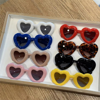 2025 nouveau à la mode UV400 ovale bébé lunettes de soleil en plein air rouge rose mignon amour coeur forme enfants enfants lunettes intelligentes en gros