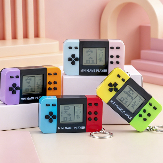 Mini Retro Handheld Game Console Keychain Classic Brick Puzzle Game Electronic Nostalgic Toy Pocket Keyring Party Favors Gift