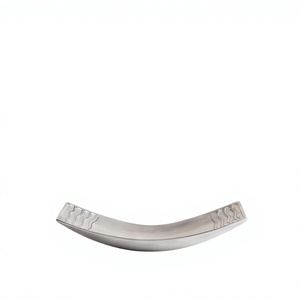 Plateau en argent contemporain minimaliste, texture sculpturale, objet d'art pour la cuisine et la salle à manger - Product Image 1