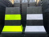 Bolardo de Tráfico de PVC/TPU de Alta Resistencia de 83 cm, Base KD de 38x58 cm, Poste de Seguridad Reflectante Rojo y Negro, Poste de Aislamiento para Estacionamientos y Carreteras
